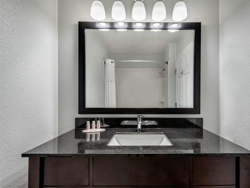 Days Inn & Suites By Wyndham Dallas Dış mekan fotoğraf