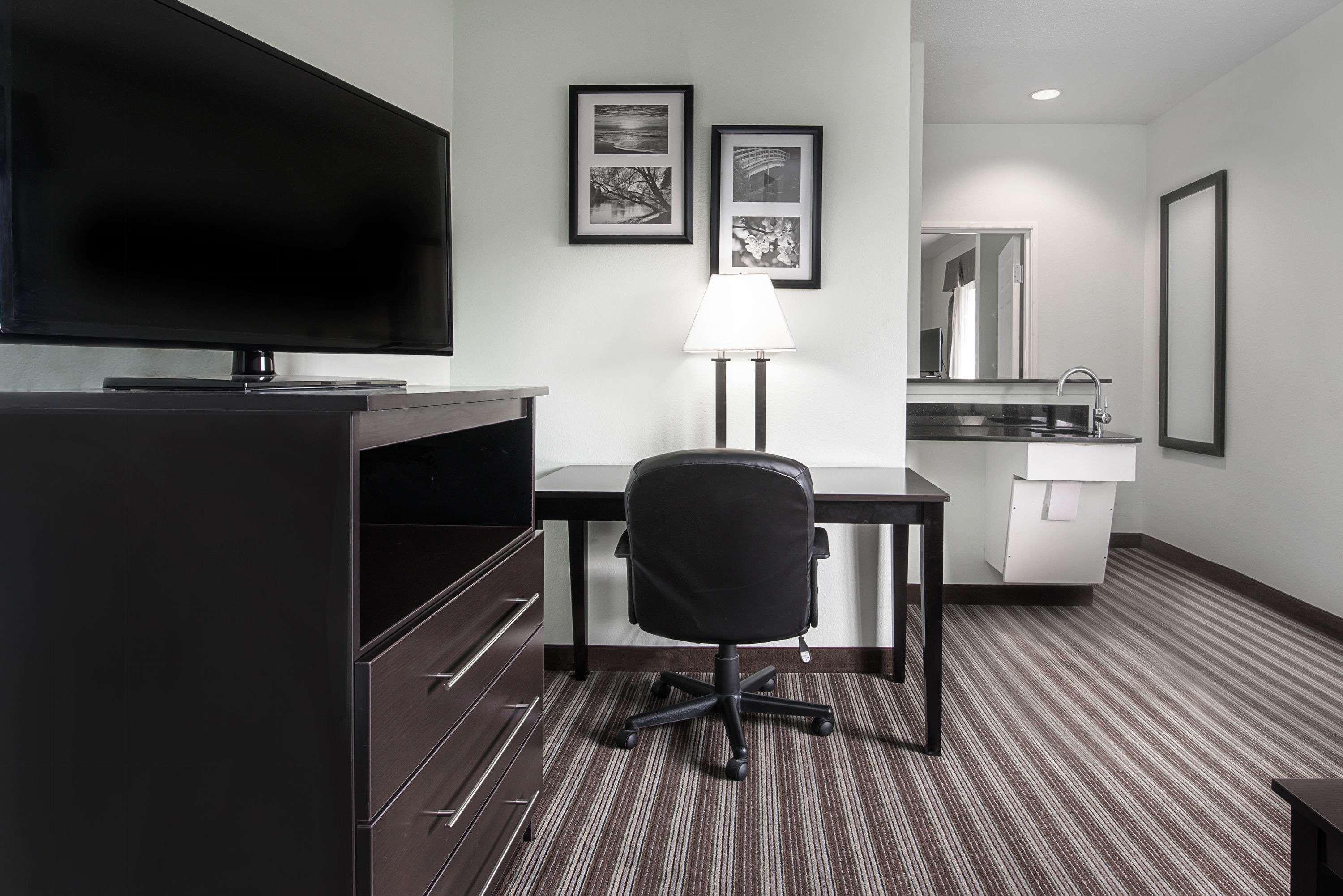 Days Inn & Suites By Wyndham Dallas Dış mekan fotoğraf