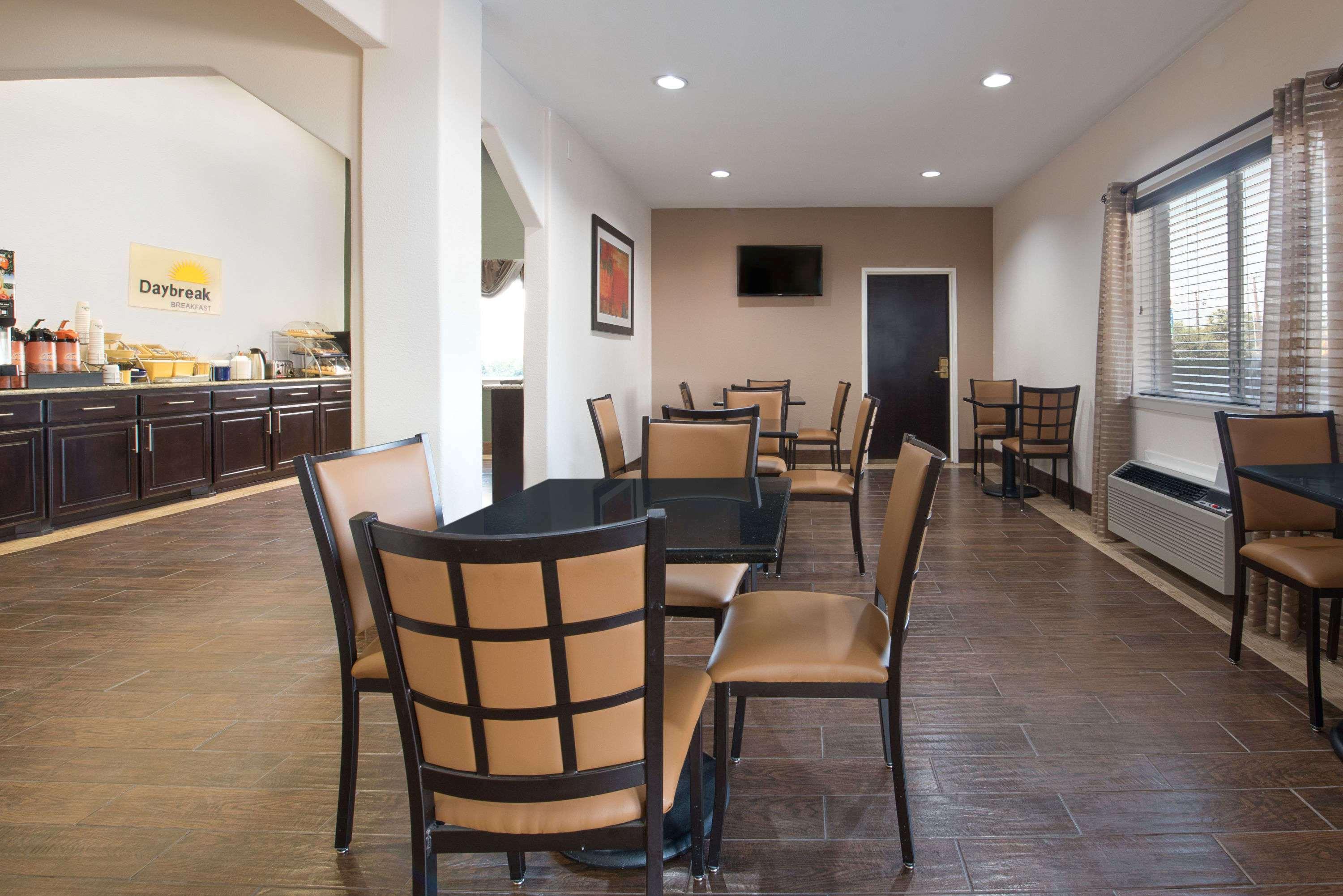 Days Inn & Suites By Wyndham Dallas Dış mekan fotoğraf