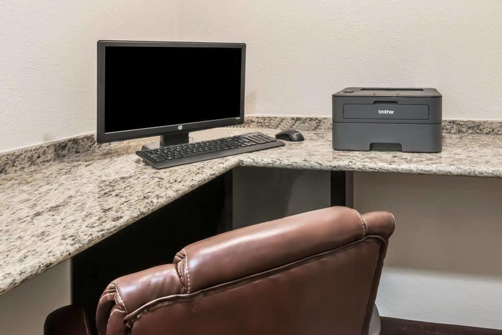 Days Inn & Suites By Wyndham Dallas Dış mekan fotoğraf