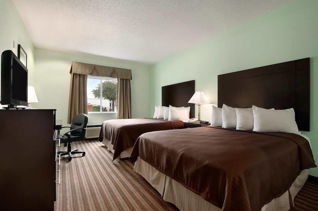 Days Inn & Suites By Wyndham Dallas Dış mekan fotoğraf